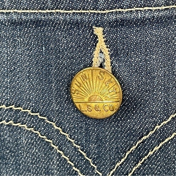 Levi’s Sun Set Gold Button Pocket Denim Capris Size 8 Vintage Cuffed Jeans - Picture 7 of 9